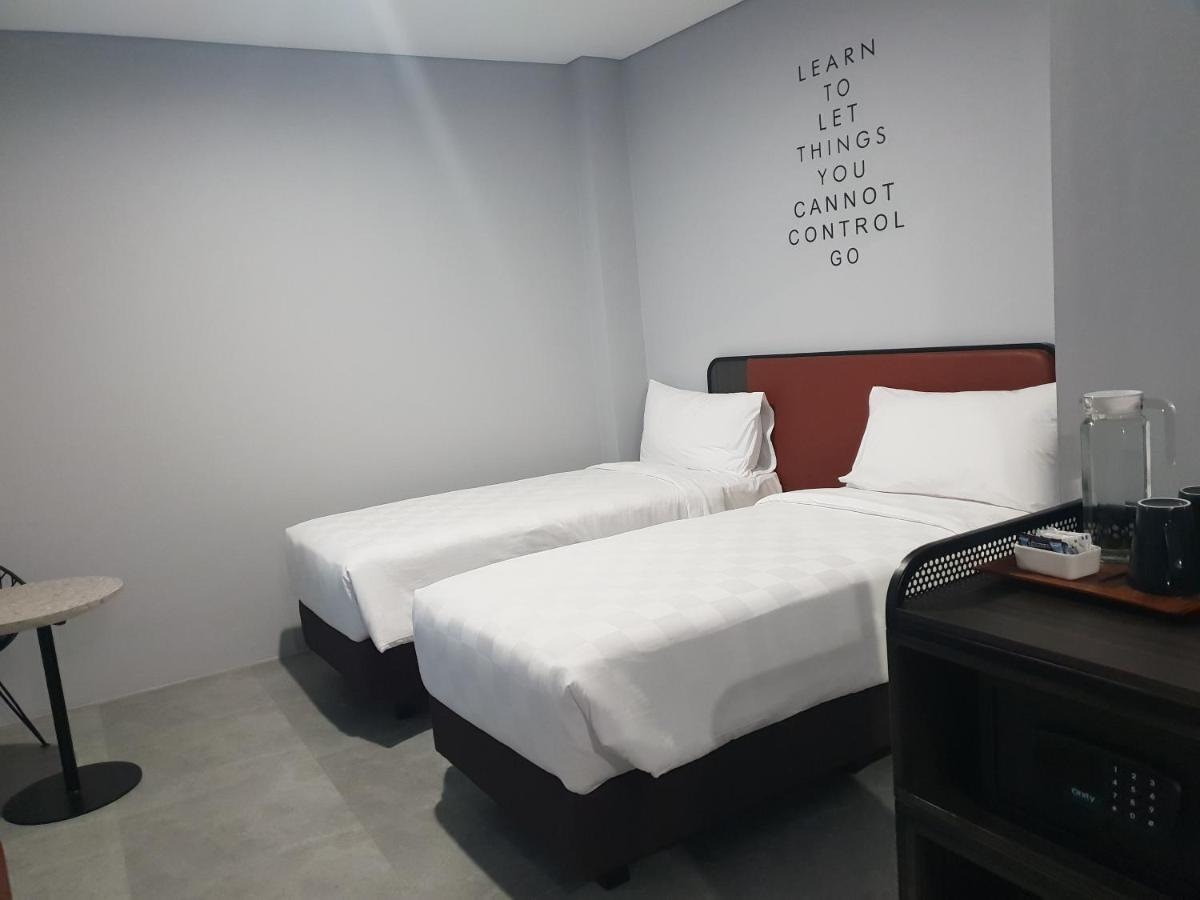 Sambina Prime Hotel Jakarta Exterior photo